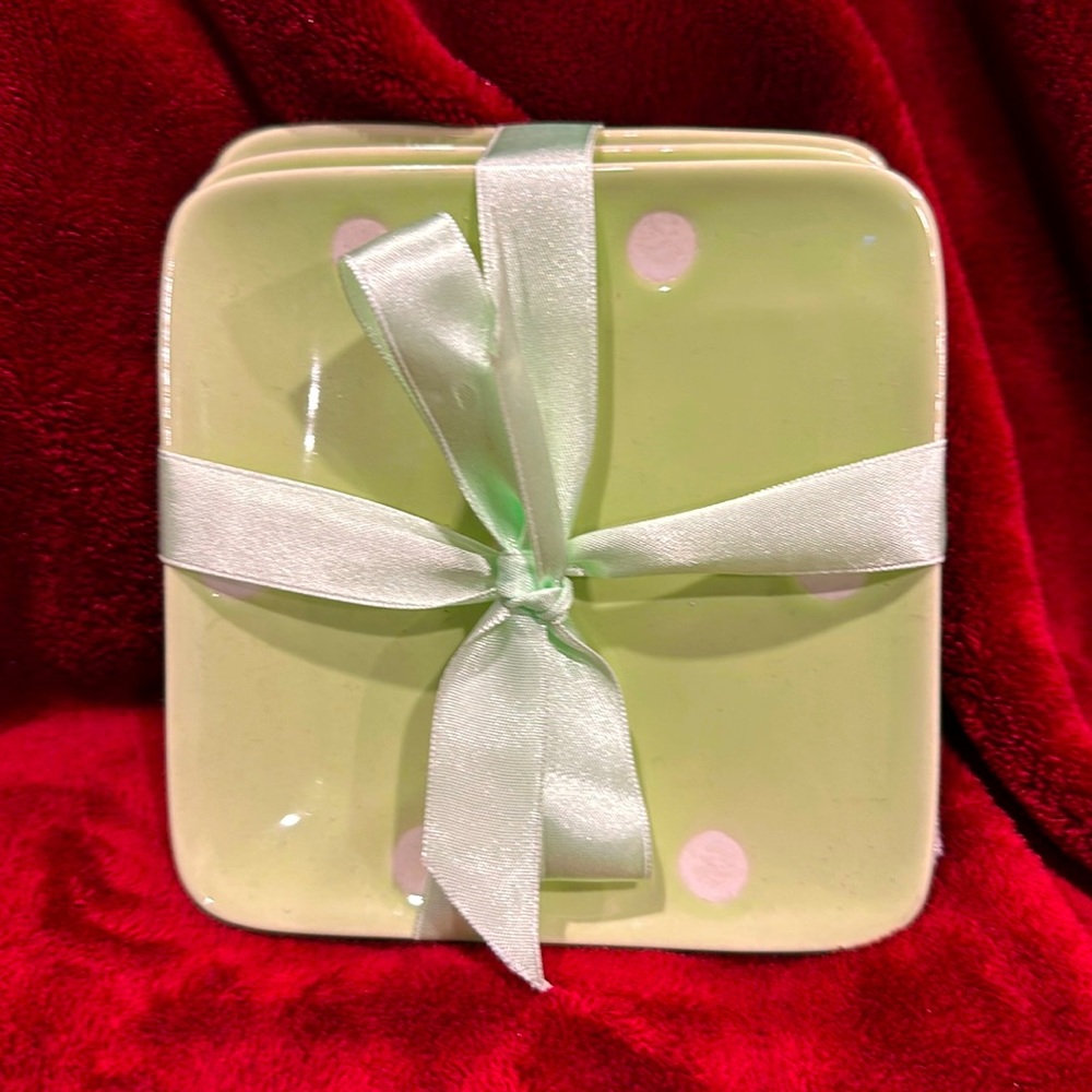 NWT Set of Four Appetizer/Dessert/Bread/ Serving Plates